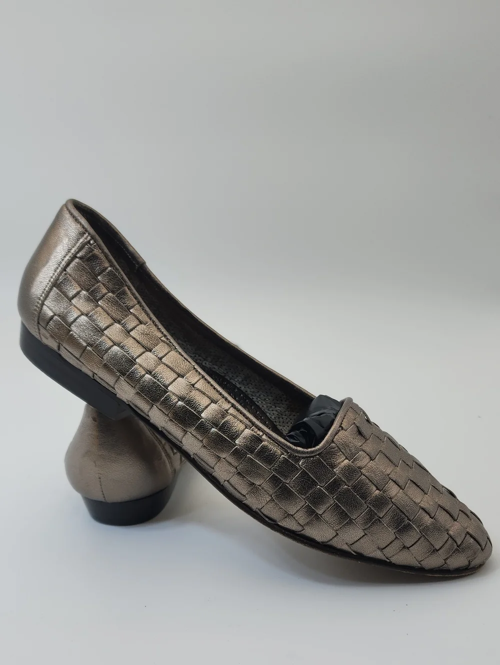 Amalfi Made in Italy Silver Leather Woven Flats Size 9.5
